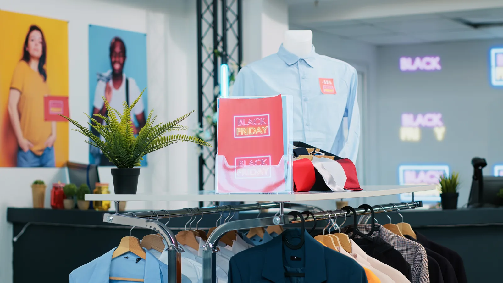 Retail clothing display with promotional product labelling